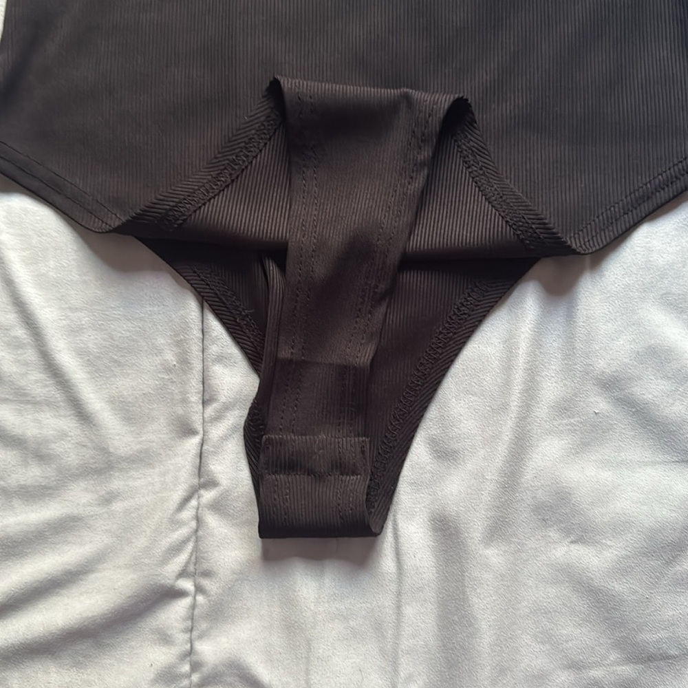 V neck body suit - Picture 3 of 8